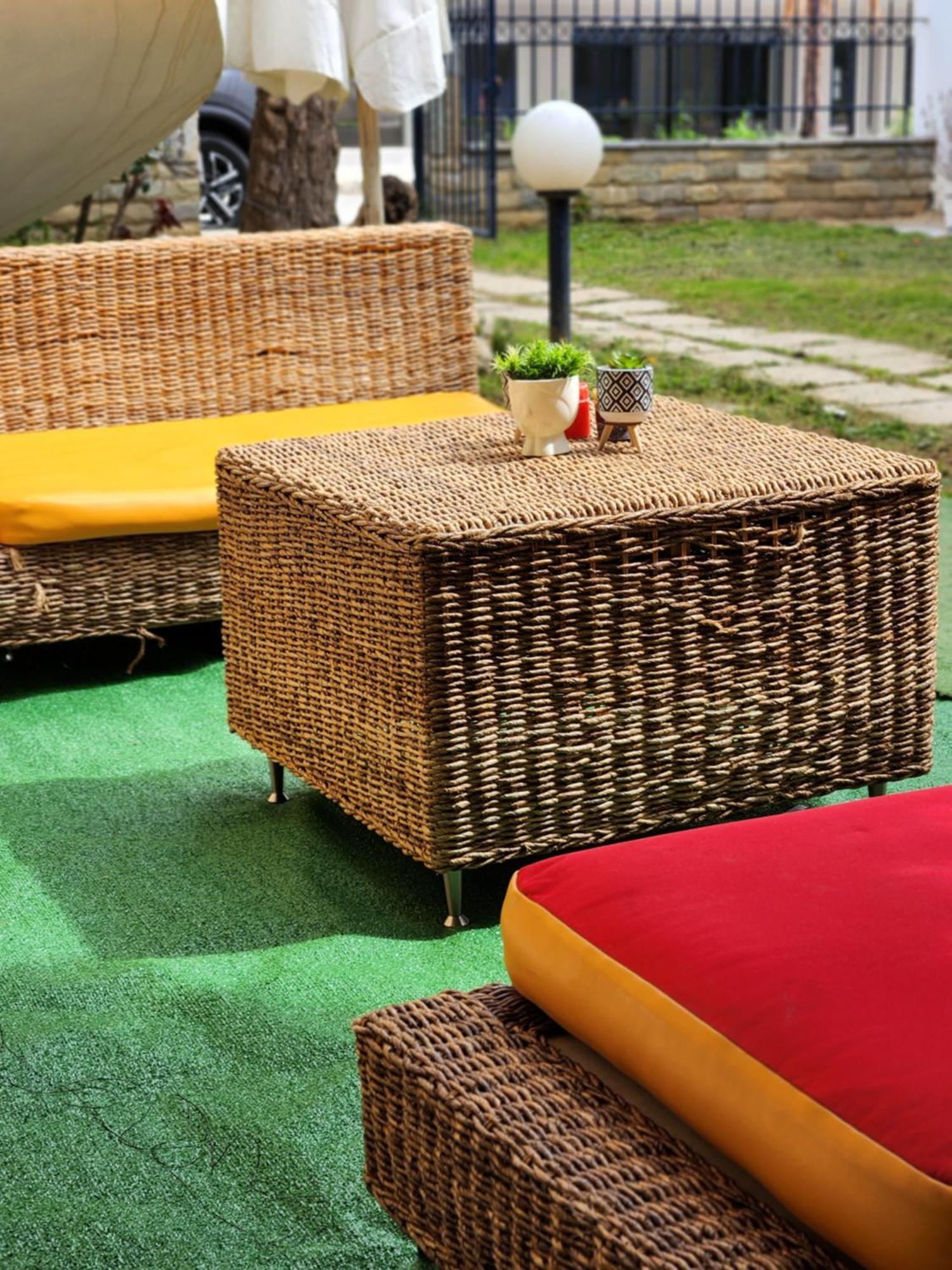 Breeze Apartments- *