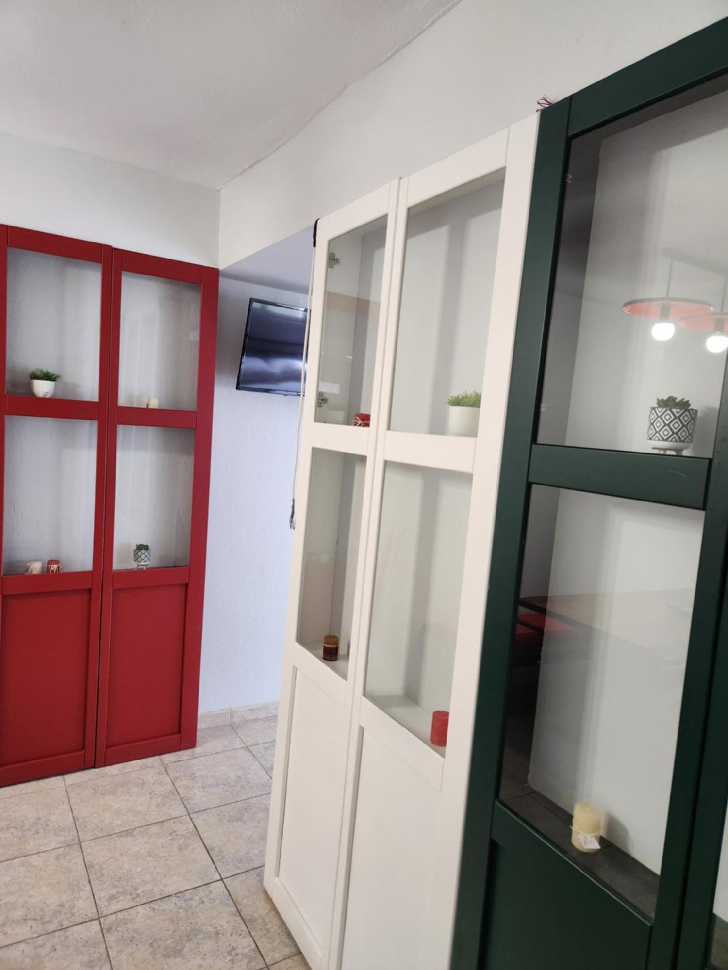 Breeze Apartments- *